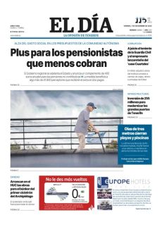 OLAS DE TRES METROS CIERRAN PLAYAS Y PISCINAS